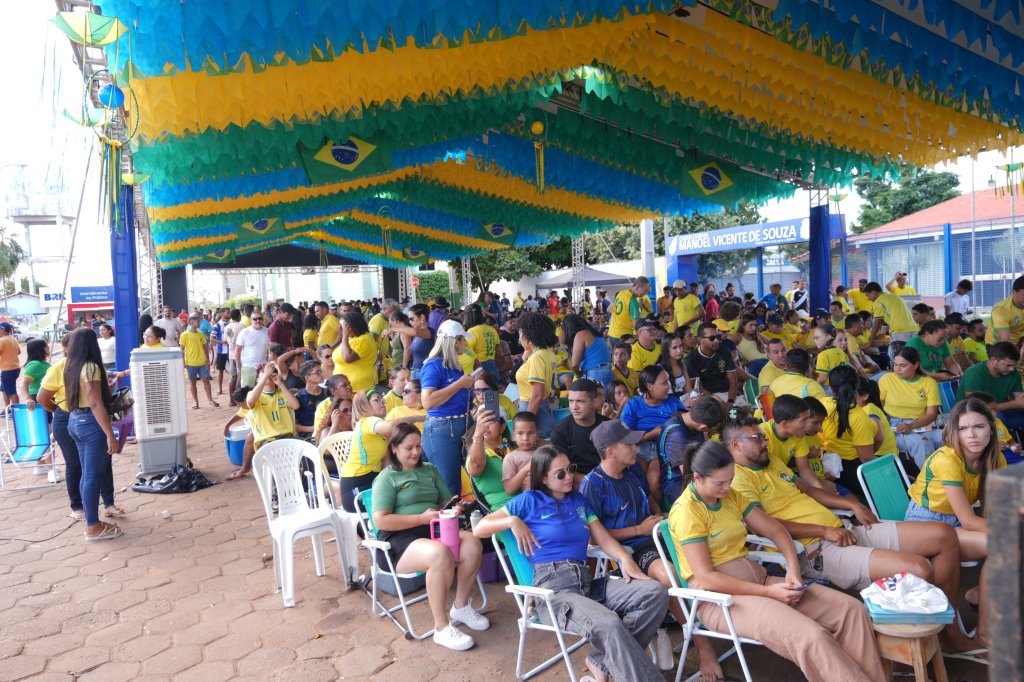 Arena da Copa reúne famílias e fortalece a cultura local durante transmissão dos jogos do Brasil